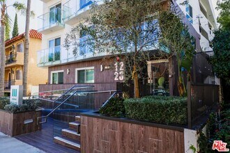 Building Photo - 1223 Wellesley Ave