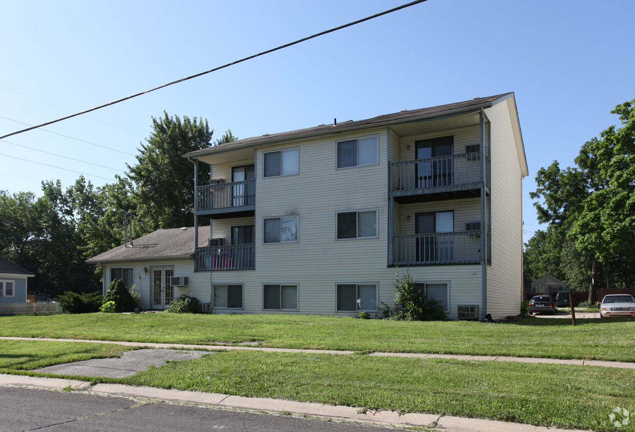 Building Photo - Poplar Place