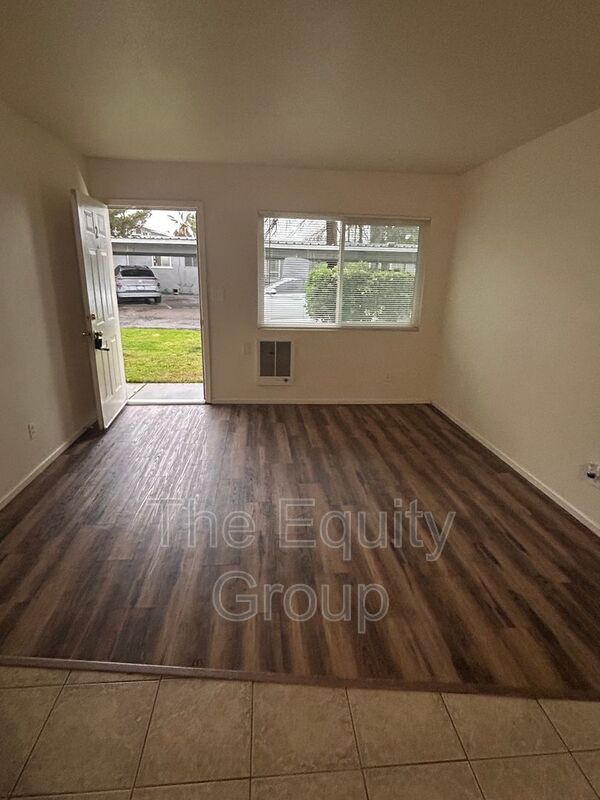 Foto del edificio - 331 E Elm St