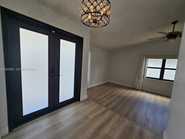 Foto del edificio - 740 SW 99th Ct