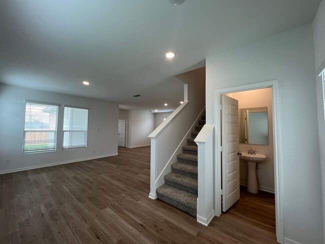 Building Photo - Beautiful 4/2.5 home in Hannah Heights