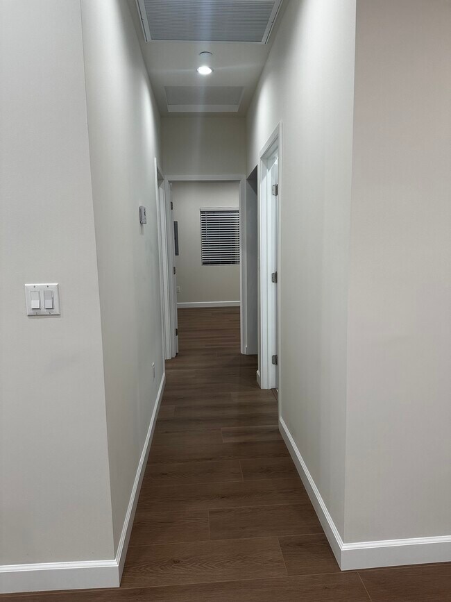 Foto del edificio - 8501 Cranford Ave