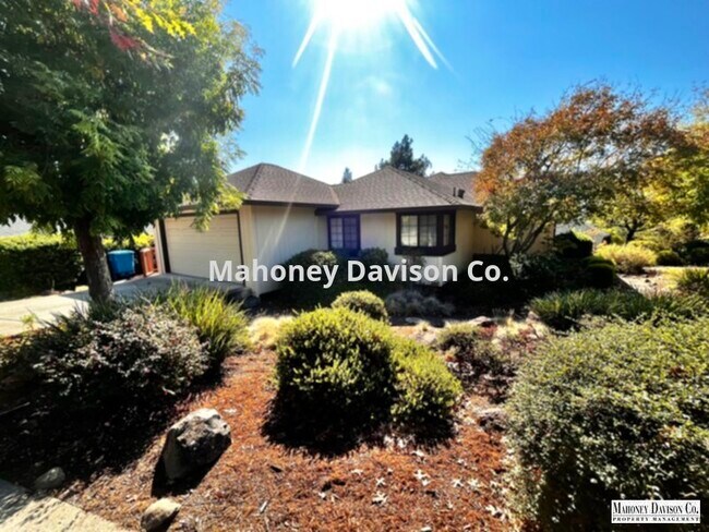 Building Photo - 3 bdrm/2 bath single story, 1688 sf, near ...