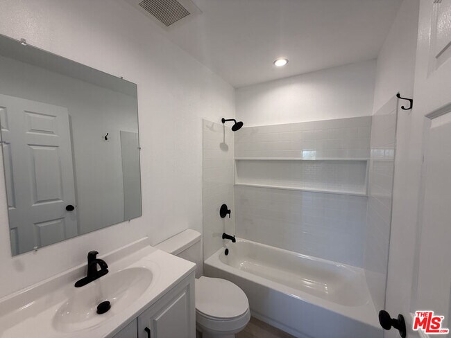 Foto del edificio - 1531 E 92nd St