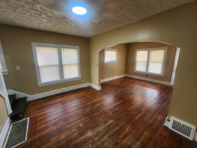 Foto del edificio - 1304-1304 W 5th St