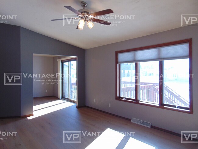 Building Photo - 2729 W Glenpark Dr
