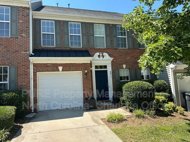 Building Photo - 6033 Queens Walk Ct