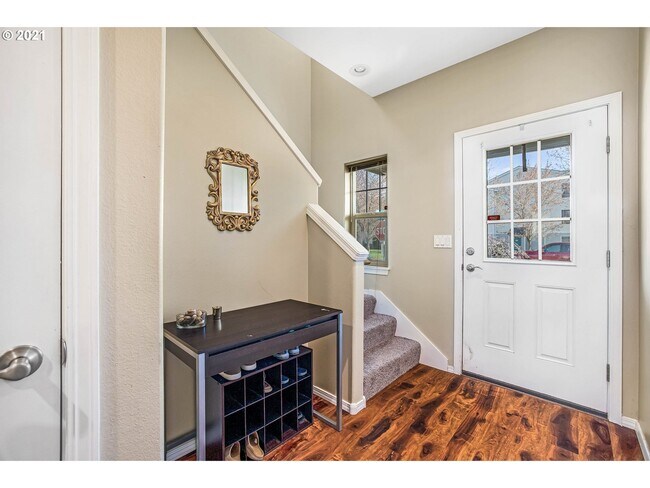 Entry - 9219 SW Tanoak Ln