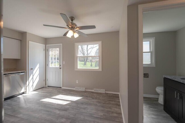 Foto del edificio - 734 Normandy Cir