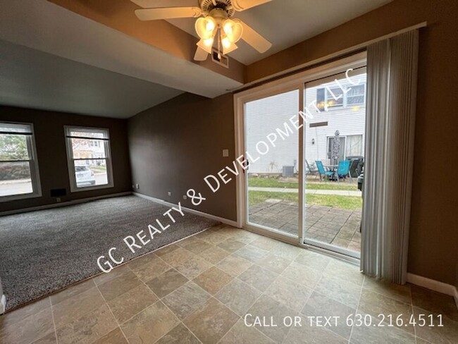 Foto del edificio - ***HOFFMAN ESTATES TOWNHOME / 2 BDRM - 1 B...