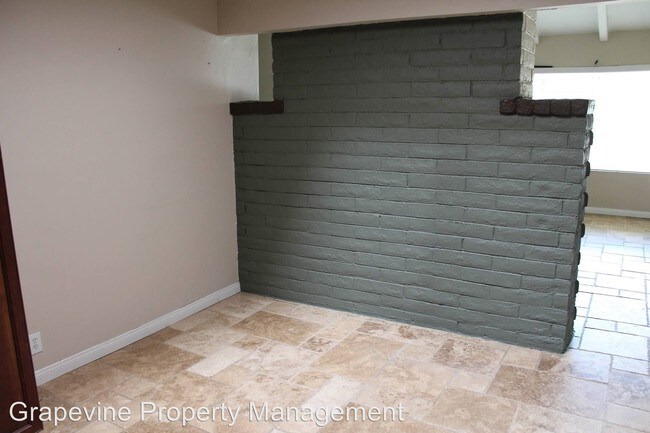 Building Photo - 2968 Rainbow Valley Blvd