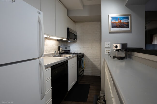 Building Photo - 455 W Grant Pl