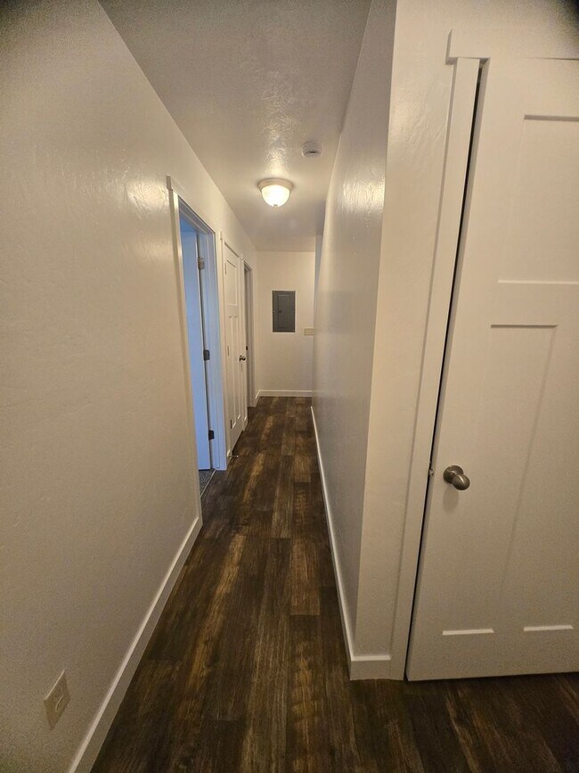 Building Photo - 3 Bed 2 Bath Townhouse for Rent!