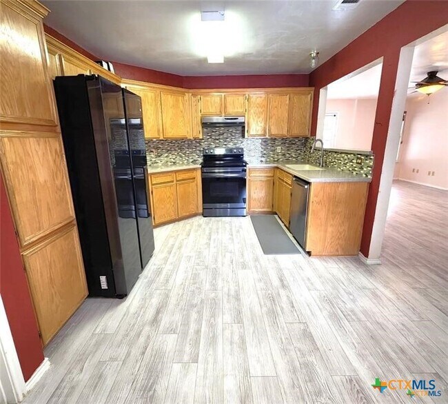 Foto del edificio - 2313 Bernice Cir