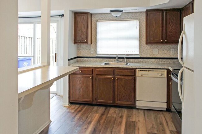 Building Photo - Charming 2-Level Townhome With New Floorin...