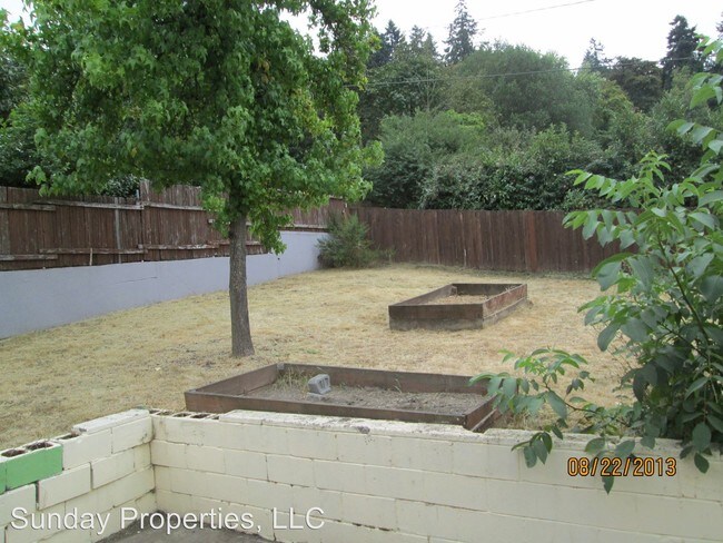 Building Photo - 2459 Alder St