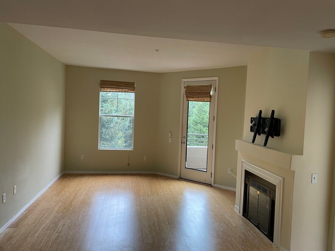 Primary Photo - 260 Caldecott Ln