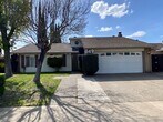 Foto principal - Single story home, large backyard, close t...