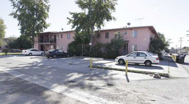 Building Photo - North Hollywood Apartments