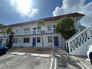 Building Photo - 609 NE 6th Ct