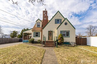 Building Photo - 165 MacArthur Ave