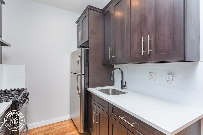 Building Photo - 649 Classon Ave