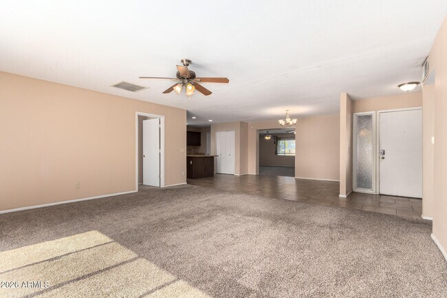 Foto del edificio - 1890 E Loma Vista Dr