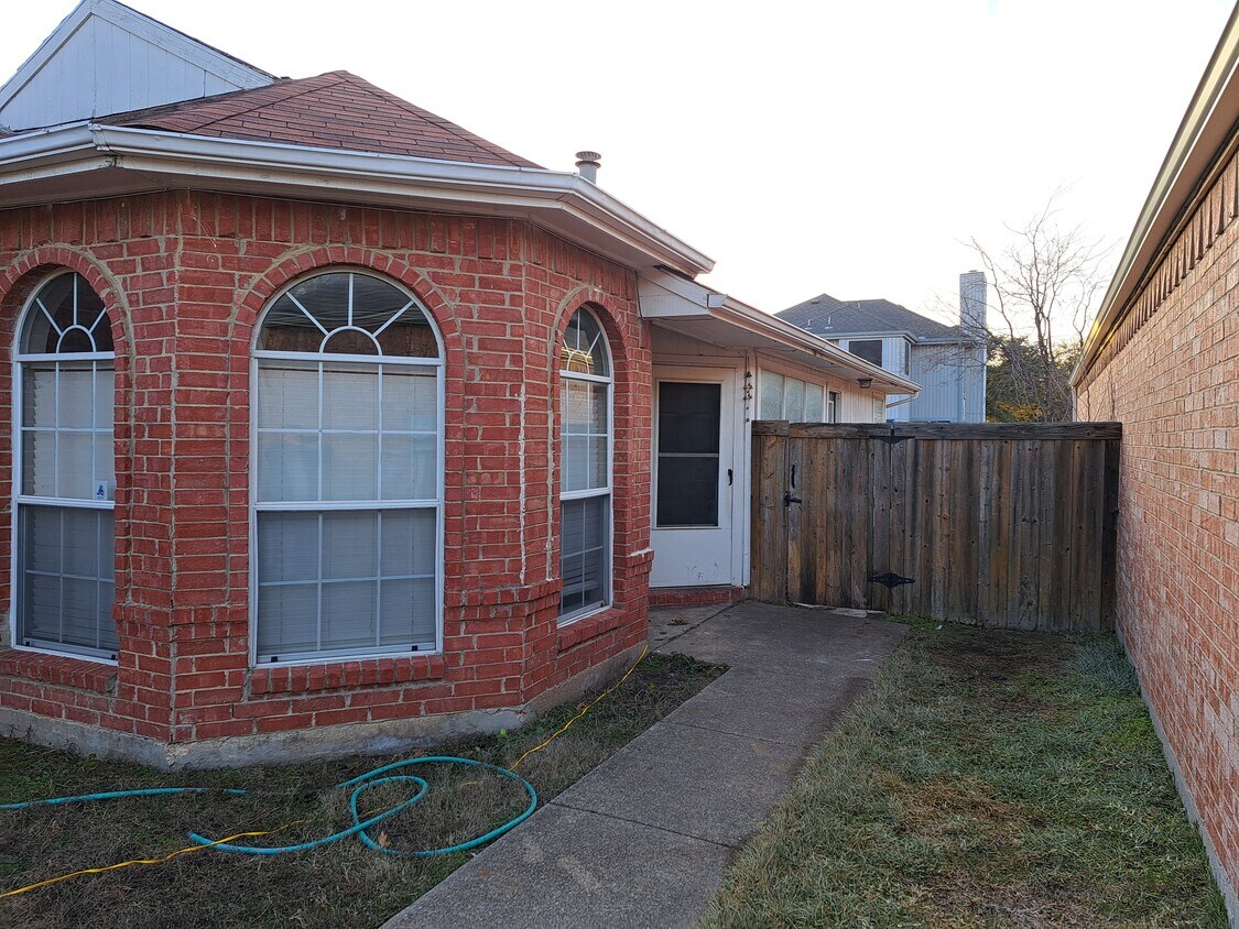 5205 Whitehaven Dr, Garland, TX 75043 House Rental in Garland, TX
