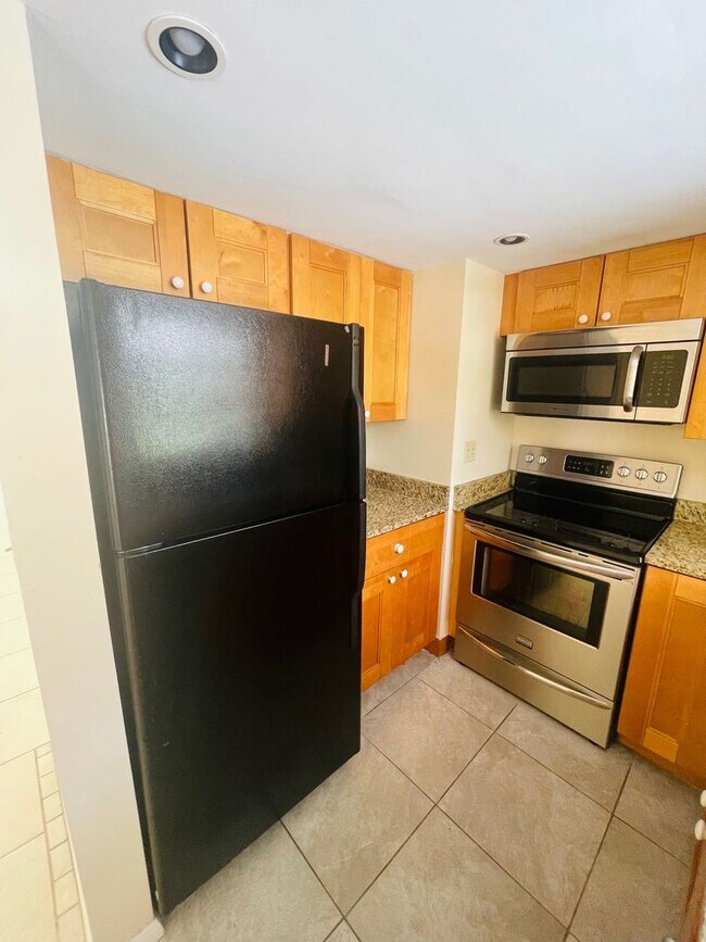 Foto del edificio - Spacious 2Bed/2Bath Home Avail. for Rent in Southgate Sarasota!!