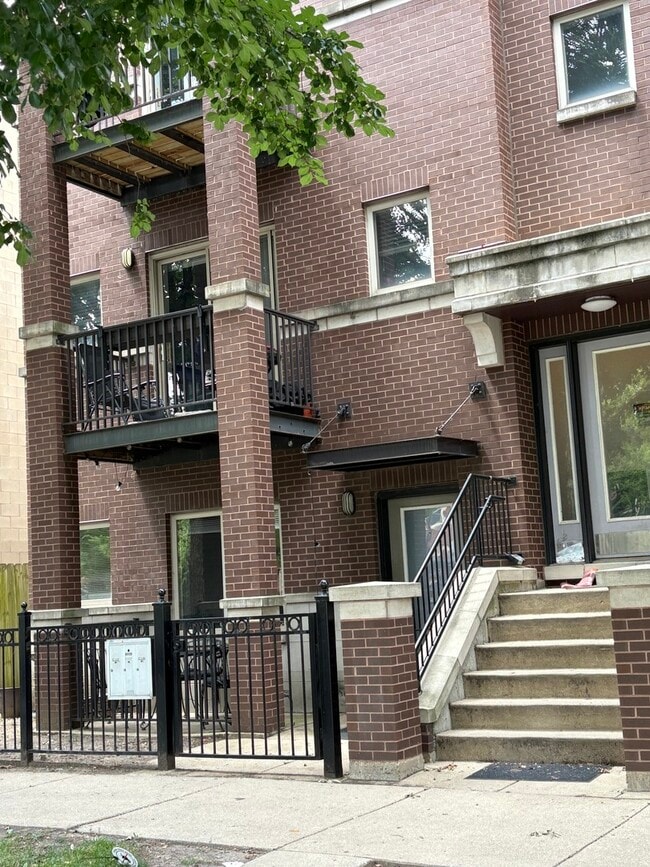 Building Photo - 1226 S Blue Island Ave