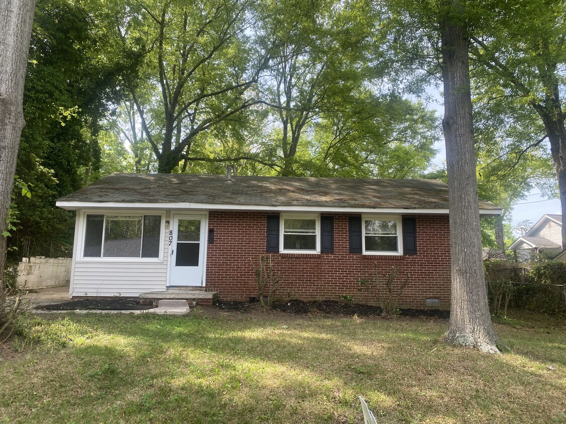 Foto principal - 807 E 4th Ave