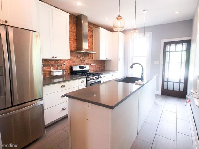 Kitchen - 2911 Poplar St