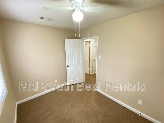 Building Photo - 3112 Sinclair St