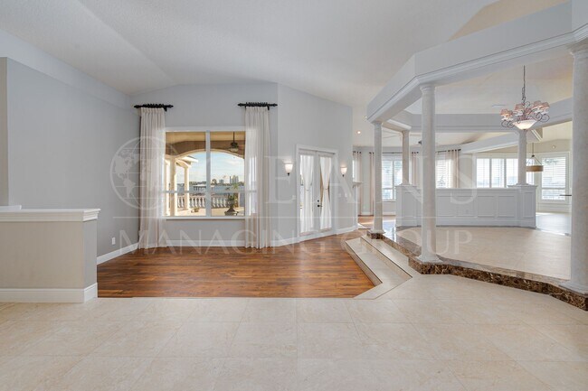 Building Photo - Stunning RIVERFRONT Pool Home with New Pri...