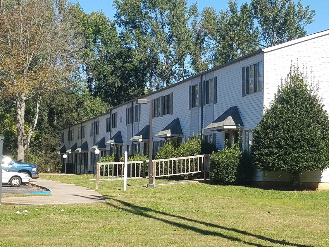 Primary Photo - 190 Shelton Rd