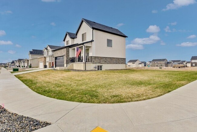 Building Photo - Beautifully Updated Home in Prime Syracuse Location