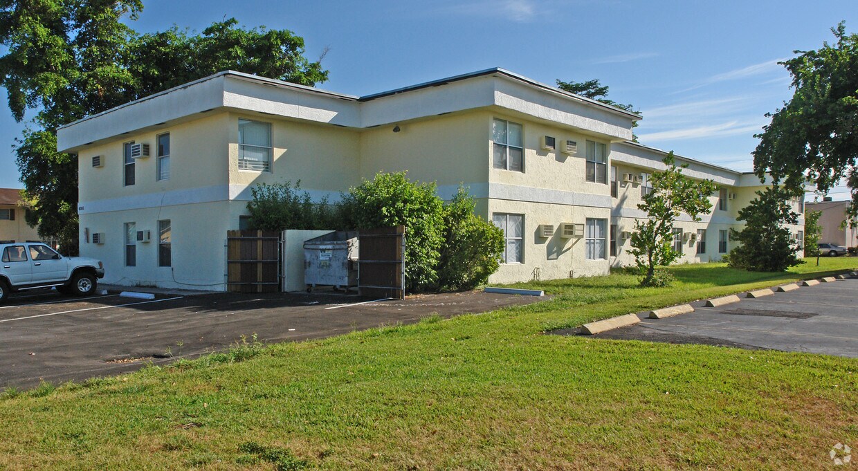 Foto del edificio - Golden Palms Apartments