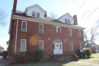 Building Photo - 106 N Houston St