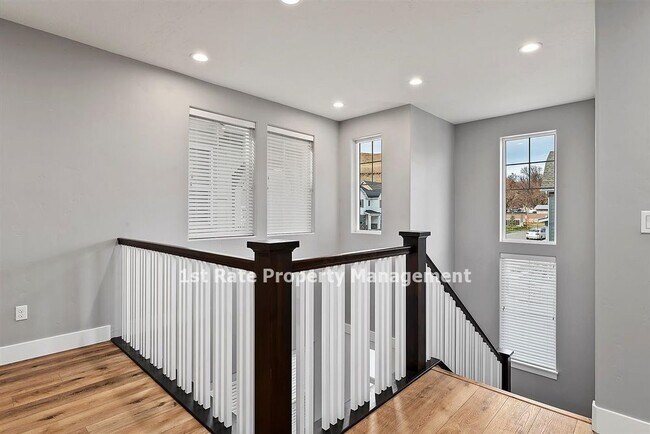 Building Photo - 500 MOVE IN CREDIT Spacious 4 Bed 3.5 Bath w
