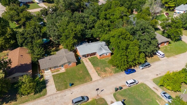 Building Photo - Midwest City Rent to Own!
