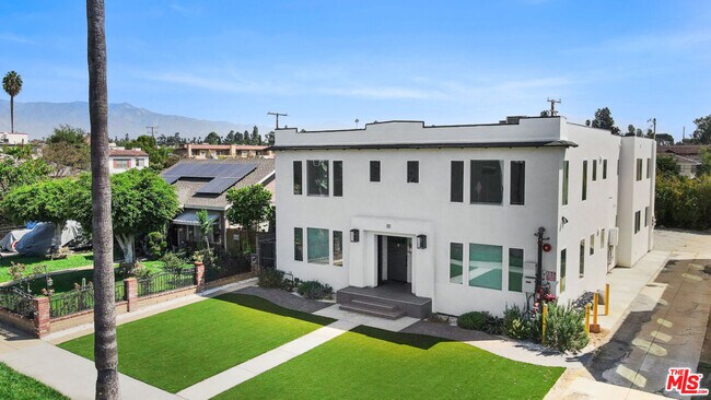 Building Photo - 10 N Primrose Ave
