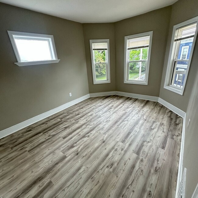 Building Photo - 89 Intervale St