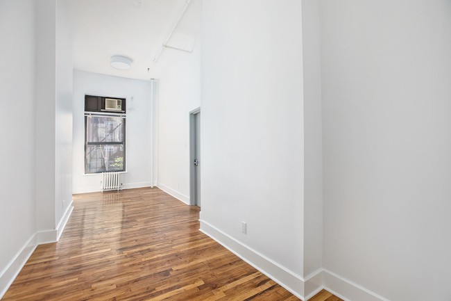 Building Photo - 305 West 29th Street