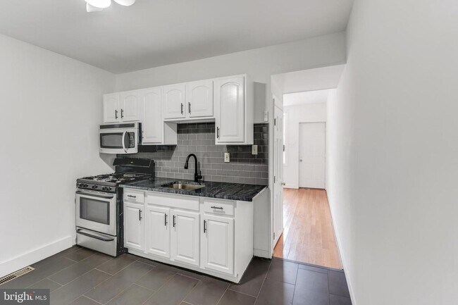 Building Photo - Charming Fishtown 2-Bedroom with Modern Updates