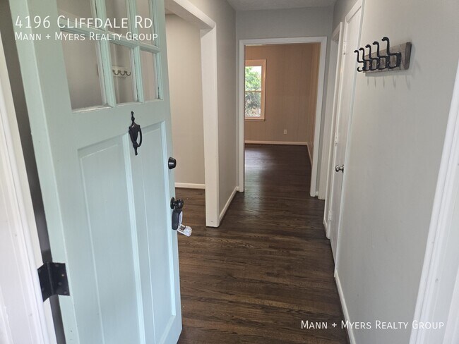Foto del edificio - 4196 Cliffdale Rd