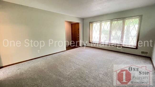 Building Photo - 2 Bedroom, 2 Bathroom Duplex in Raytown, MO