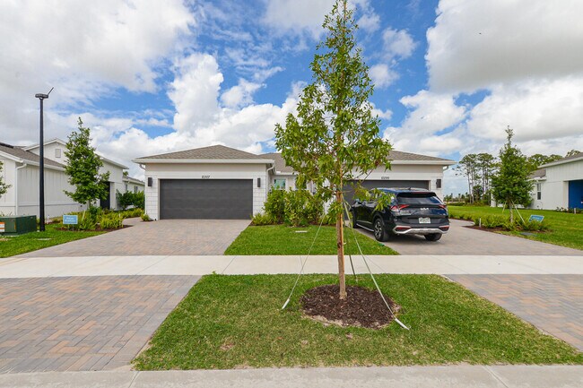 Foto del edificio - 10307 Dreamweaver Rd