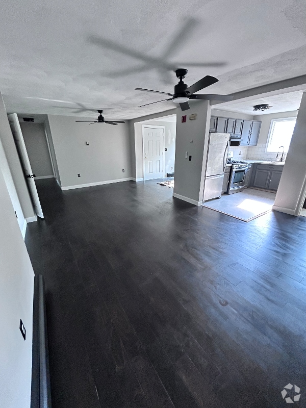 Building Photo - 102 Laurens St