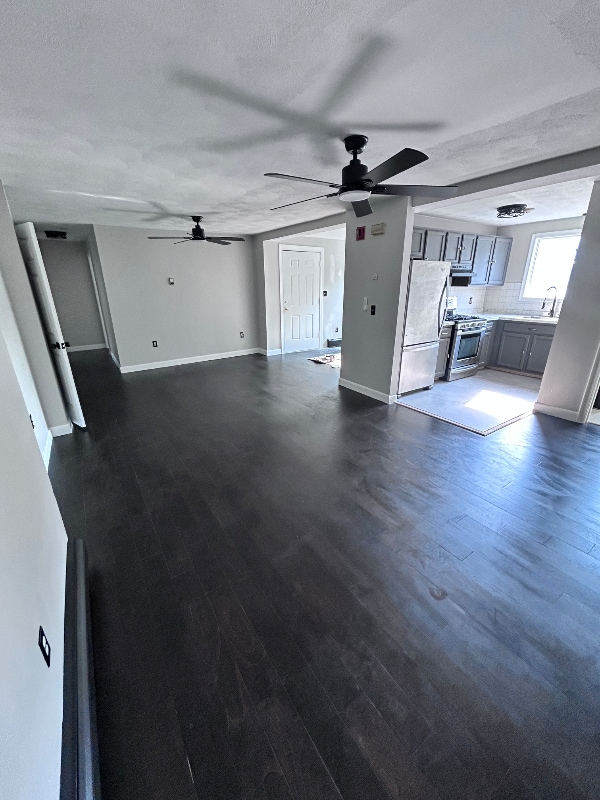 Primary Photo - 102 Laurens St