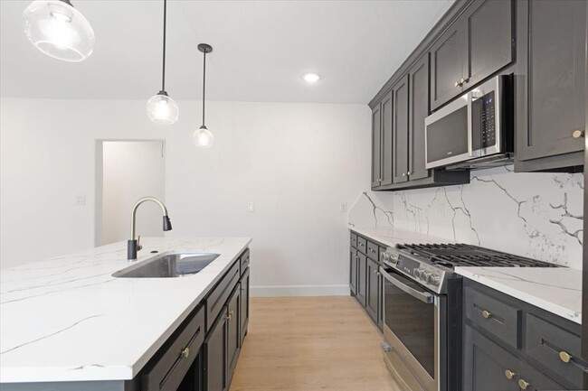 Building Photo - 6609 Avenue Q